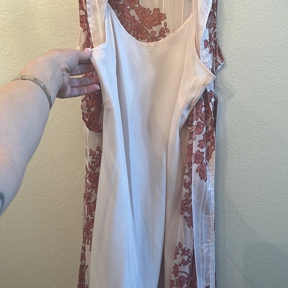 Beautiful flowy summer floral dress size 6 - Picture 10 of 14